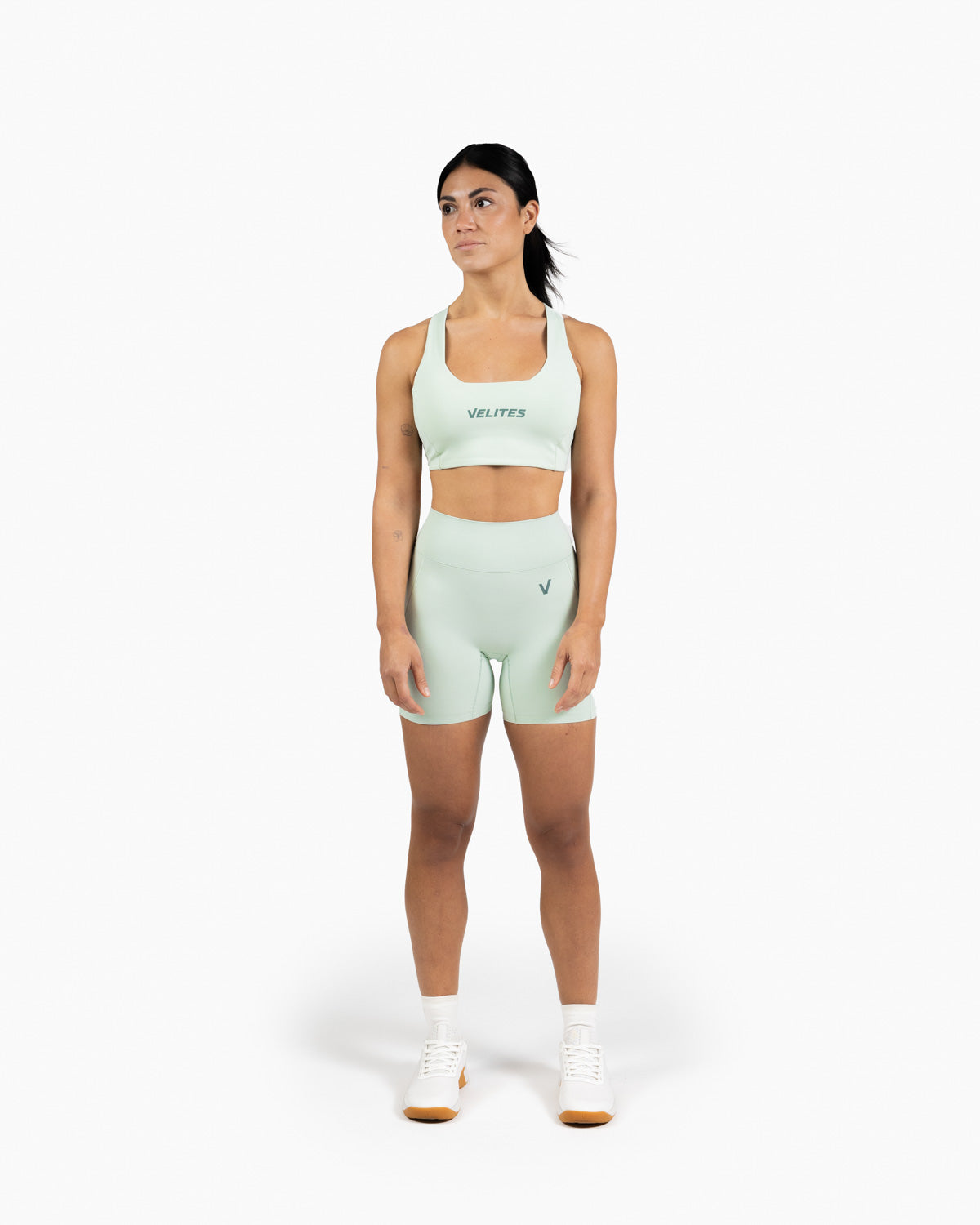 Low neck bra Holo Velites model front color_Mojito