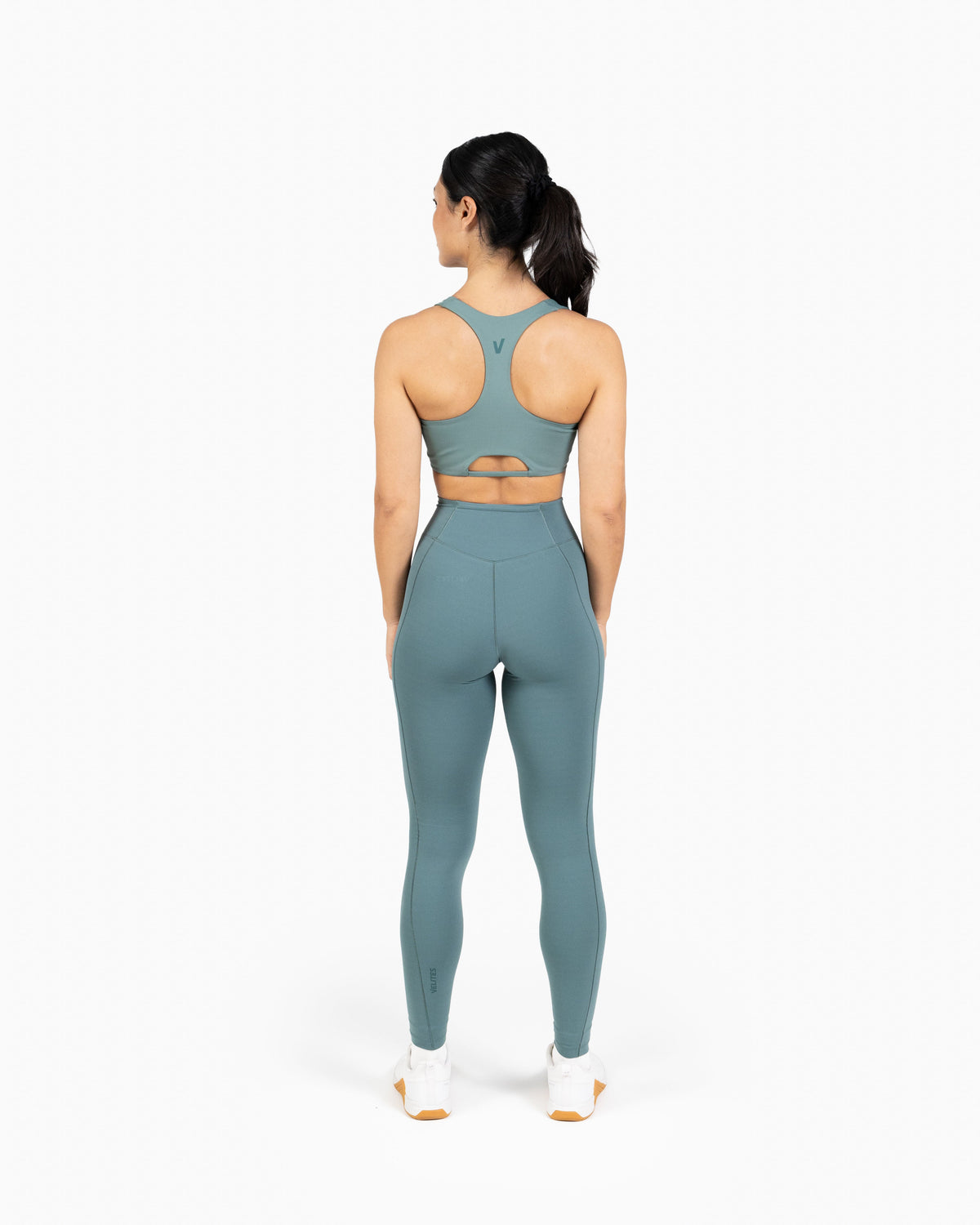Low neck bra Holo Velites model back color_Pine green