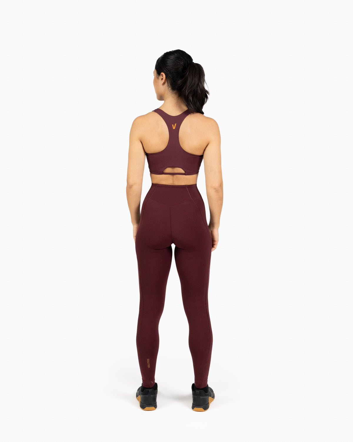 Low neck bra Holo Velites model back color_Pomegranate
